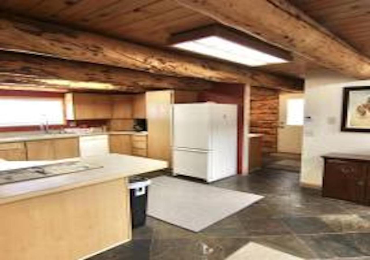 Log Haven In Blanding Villa Екстериор снимка