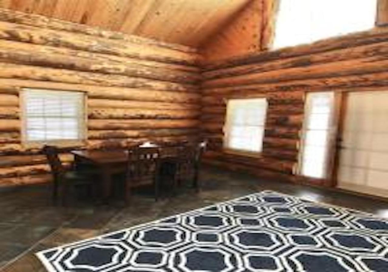 Log Haven In Blanding Villa Екстериор снимка