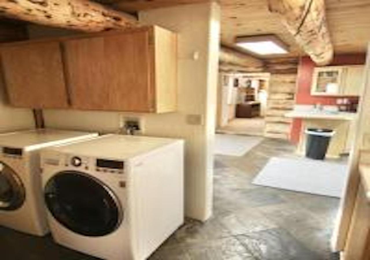 Log Haven In Blanding Villa Екстериор снимка